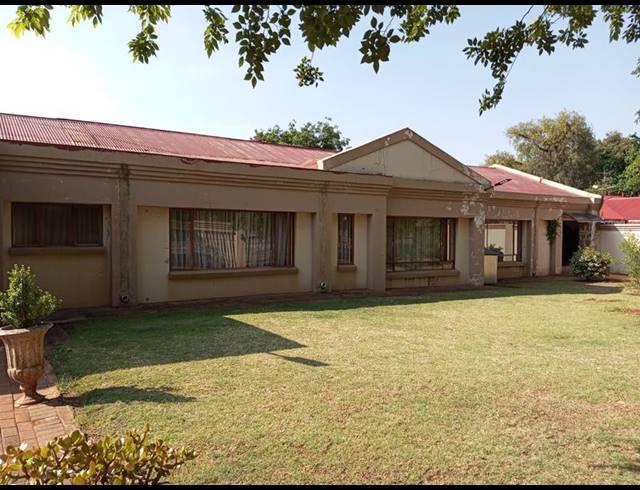 4 BEDROOM HOUSE FOR SALE IN ROWHILL